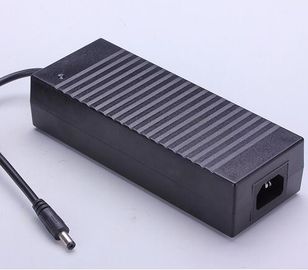 DC電源アダプターの垂直タイプへのCCTVs 12v力のアダプターのレベル5/AC