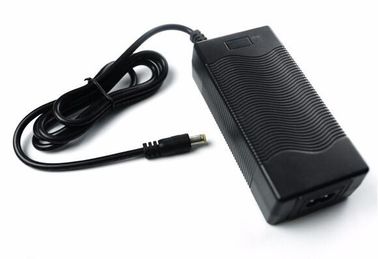 黒いAC Dc携帯用力のアダプター/240ワットの切換えの電源のアダプター