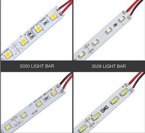 12Volt SMD 5050sのX'masの祝祭のための適用範囲が広い導かれた滑走路端燈14.4w 2200k-2500k