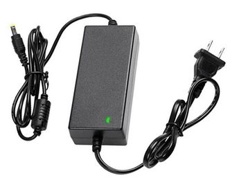100mvppさざ波の騒音、85%の効率の黒い卓上AC DC電源のアダプター