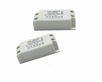 12W低電圧LED力のアダプター12vの一定した電圧LED電源への6W