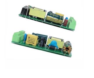 12V 1.25A 15W dcはプラスチック カバーおよびねじ込み端子が付いている切換えの電源を導きました